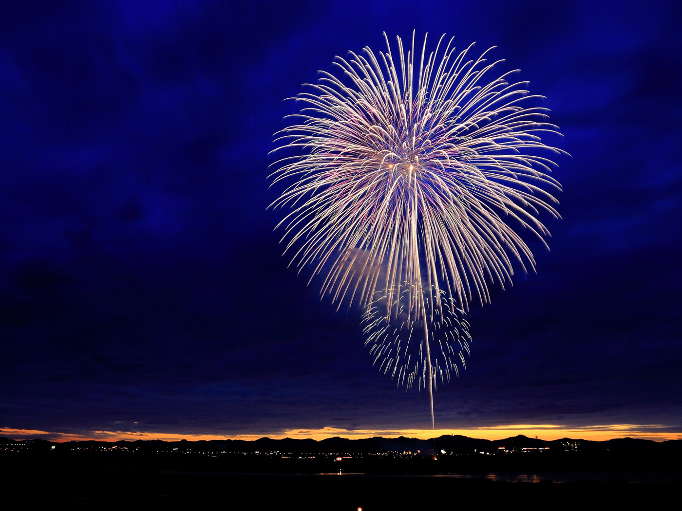 Many fireworks of different colour exploding in the night sky